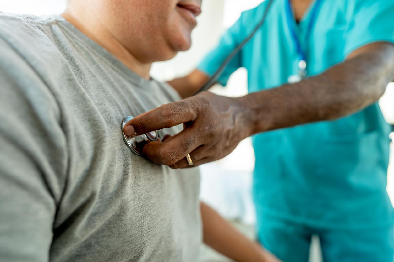 male patient gets his heart checked by ND